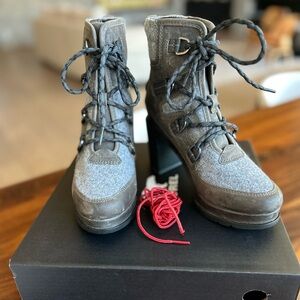 Sorel - Blake Lace boots.  sz 7.5